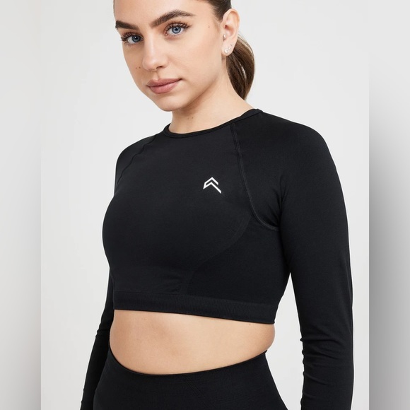 Oner Active Black EFFORTLESS SEAMLESS LONG SLEEVE CROP TOP Size M (printed logo) - Picture 3 of 10